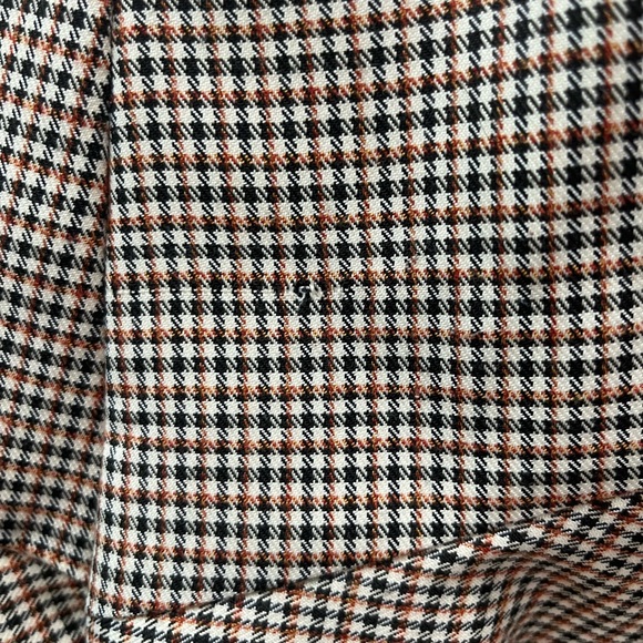 Checkered Ruffle Hem Shorts - Picture 3 of 3